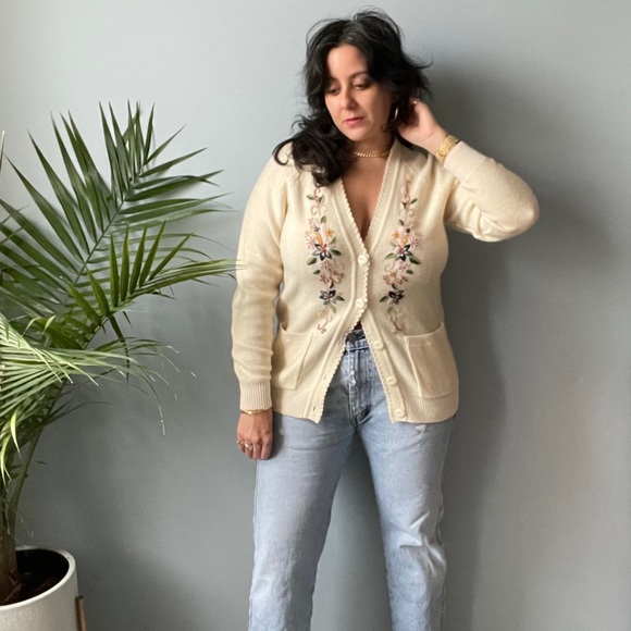 Vintage Lambswool Embroidered Cardigan NWOT - Picture 9 of 11